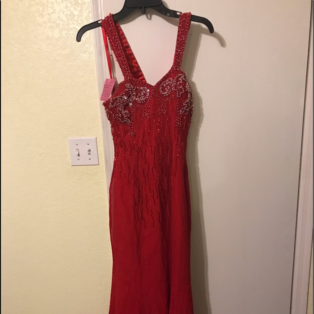 Red size 8 beaded prom dress NWT